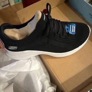 NWT-Skechers Stretch Memory Foam Walking shoes